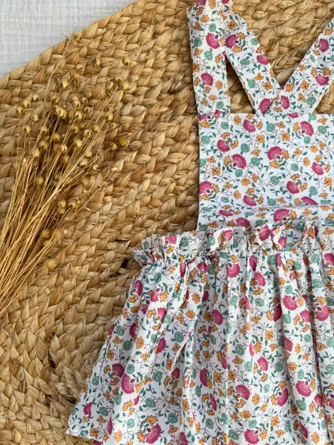 Ranita con volante de flores fucsia y verde agua Orquídea