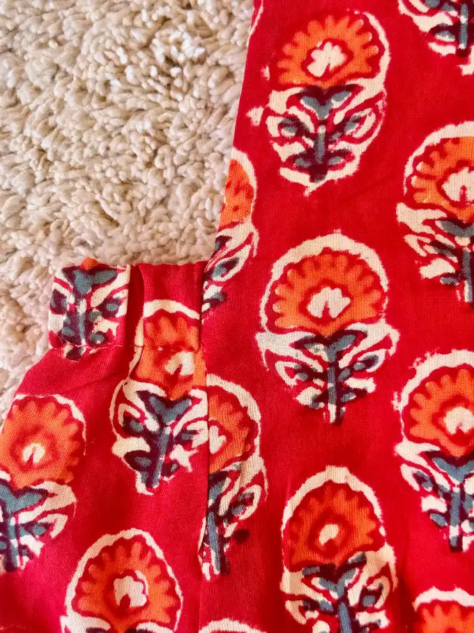 Ranita roja tintada a mano con estampado floral - Colección Loto
